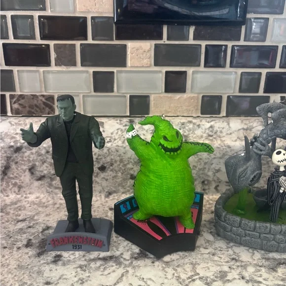 Lot of 30 Halloween ornaments. - Picture 10 of 16